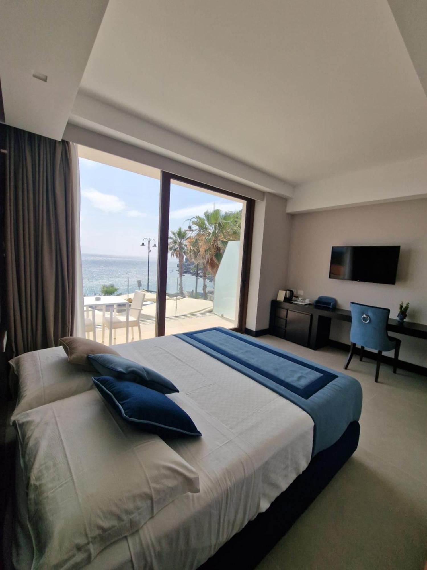 Ngonia Bay Boutique Hotel Milazzo Exterior photo